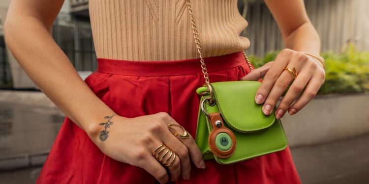 Motorola lanza en Colombia el moto tag, compatible con todos los teléfonos Android