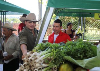 Zorro apoyó la feria campesina y anunció proyectos clave para Sabanalarga