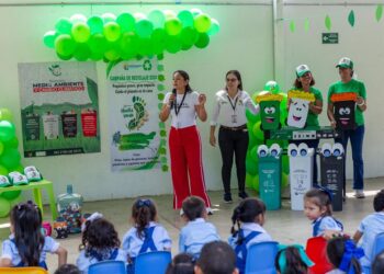 Alcaldía de Yopal promueve el uso responsable de plásticos en Instituciones Educativas