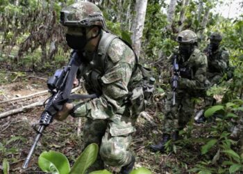 Ataques del ELN: Dos soldados cayeron en un campo minado y otro fue herido por un francotirador