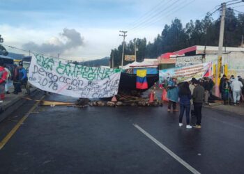 Campesinos habitantes de zonas de páramo tienen paralizado parte de Boyacá desde esta madrugada