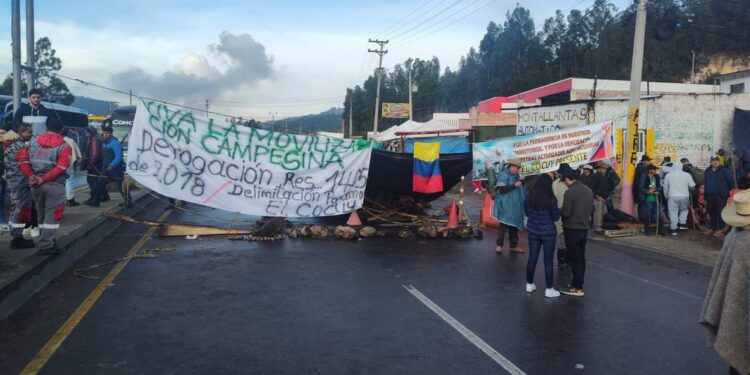 Campesinos habitantes de zonas de páramo tienen paralizado parte de Boyacá desde esta madrugada