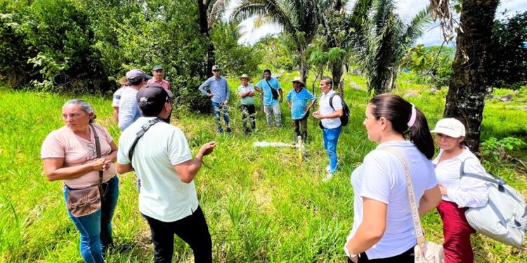 Marco Tulio Ruíz ratificó su compromiso con el desarrollo de la vereda Los Aceites