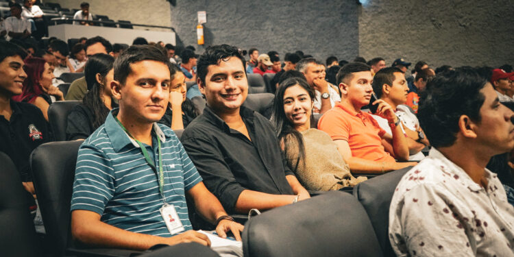 Gobernador César Ortíz Zorro firma pacto por la resiliencia y la adaptación al cambio climático con jóvenes de Casanare