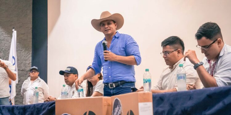 Gobernador César Ortíz Zorro firma pacto por la resiliencia y la adaptación al cambio climático con jóvenes de Casanare