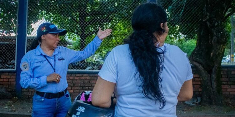 Promotores Viales de la Secretaría de Movilidad de Yopal realizan actividades de sensibilización en el uso de parqueaderos