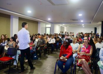 Cerca de 100 docentes se unen para fortalecer la formación de lectores críticos