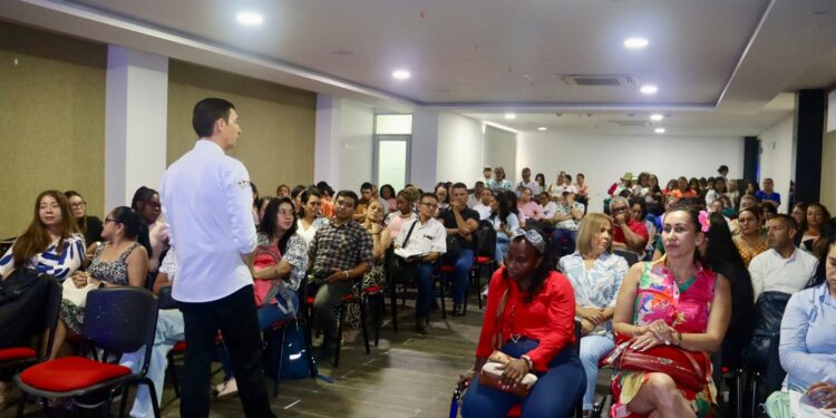 Cerca de 100 docentes se unen para fortalecer la formación de lectores críticos