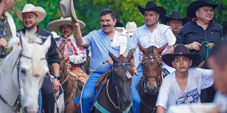 Más de 1.000 jinetes participan en la imponente Cabalgata del YopalFest 2024