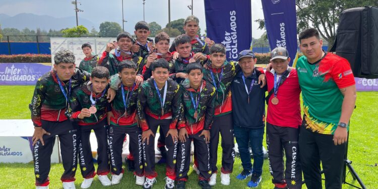 Equipo de fútbol juvenil del Colegio Luis Hernández Vargas de Yopal, Casanare,