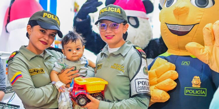 Hoy, la Policía Comunitaria de Casanare, en compañía de la Policía Cívica de mayores, llevó sonrisas a los pequeños héroes del HORO