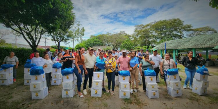 Con ayudas llegó la Navidad para campesinos humildes de Villanueva