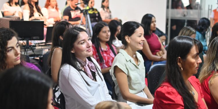 Se adelantó el curso en lengua de señas, en el cual participó el HORO