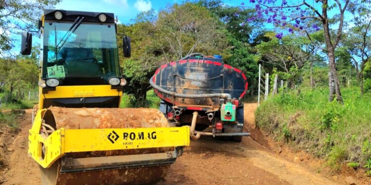 Se rehabilita vía Upamena sector Bajo