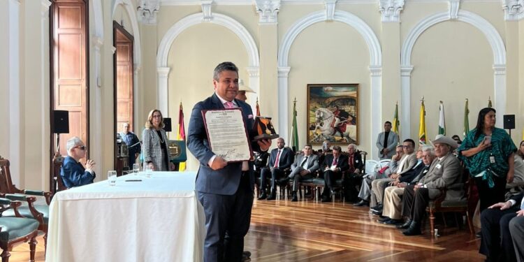 Unitrópico recibe el mayor reconocimiento que otorga el Congreso de la República: Orden del Congreso en el grado de COMENDADOR