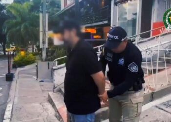 Capturan a cirujano mexicano por abuso sexual, se ocultaba en Colombia vendiendo arepas