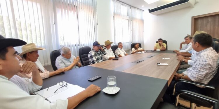 El Alcalde Marco Tulio Ruíz se reúne con ganaderos de Yopal para fortalecer el sector