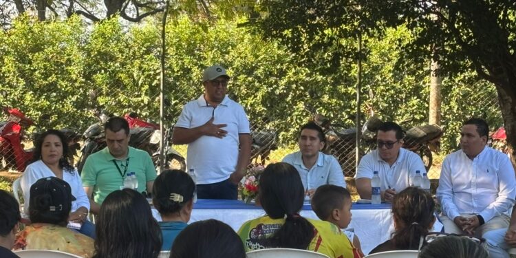 Secretario de Educación de Yopal, se Reúne con habitantes de San Rafael de Morichal para mejorar la calidad educativa