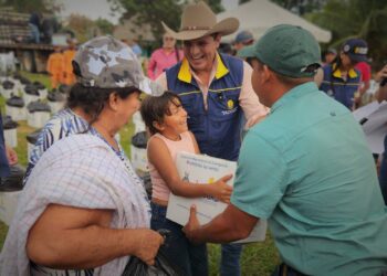 Campesinos afectados por emergencias climáticas reciben ayuda humanitaria en Hato Corozal