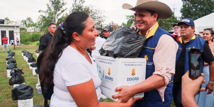 Campesinos afectados por emergencias climáticas reciben ayuda humanitaria en Hato Corozal