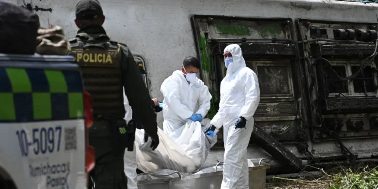 Al menos 12 muertos y 30 heridos en el accidente de un autobús en el suroeste de Colombia