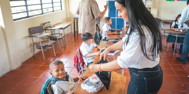Gestora Social Diana Soler, visita veredas La Esperanza y Bélgica para llevar oportunidades a la comunidad rural