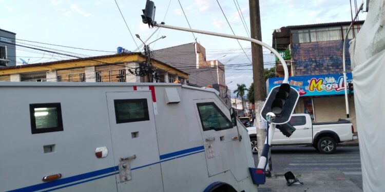 Inusual accidente de carro de valores en Villavicencio