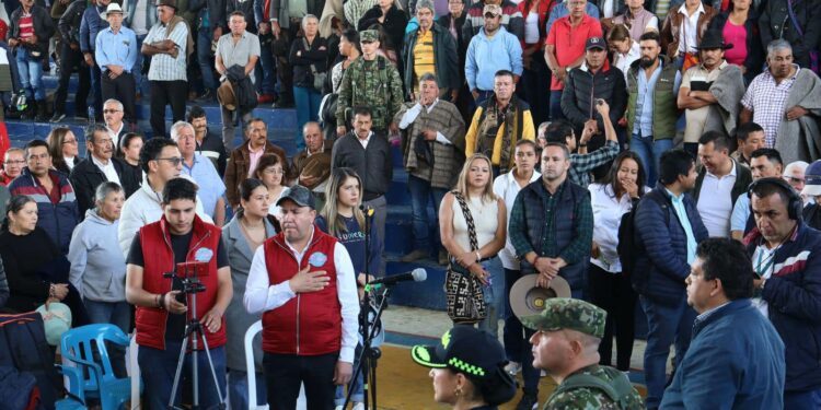 Gobernadora (e) Marcela Villegas realizó encuentro con comunidades en El Espino, Boyacá