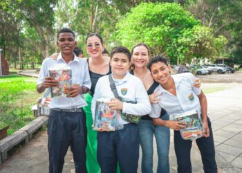 Gran entrega de «Donakits» en Villanueva beneficia a estudiantes de todos los grados