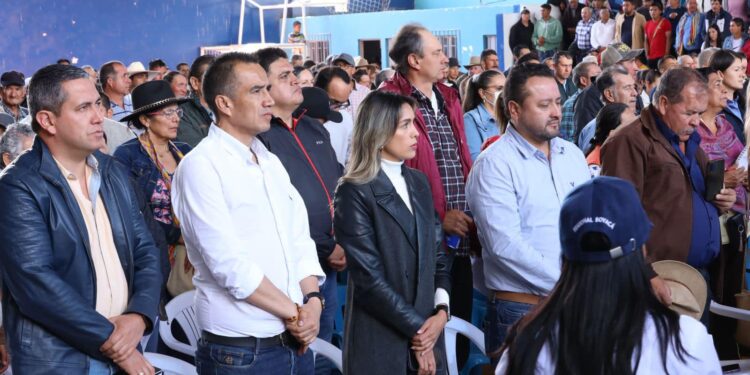 Gobernadora (e) Marcela Villegas realizó encuentro con comunidades en El Espino, Boyacá