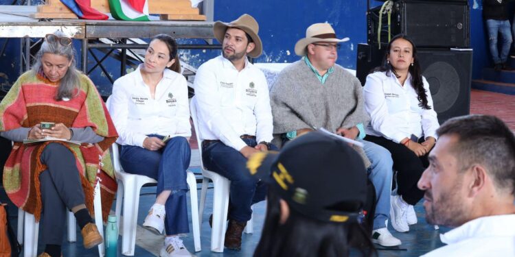 Gobernadora (e) Marcela Villegas realizó encuentro con comunidades en El Espino, Boyacá