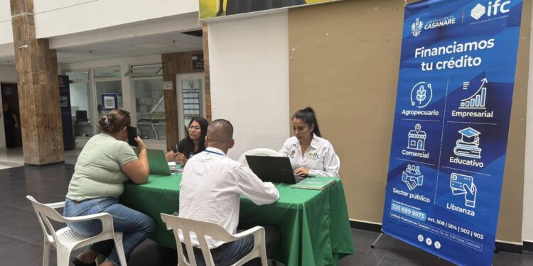 Brigada de cartera del IFC ofrece alternativas de pago en el CAD