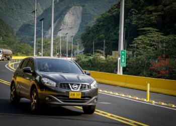 Gobernadora del Meta celebra la reapertura del puente Naranjal