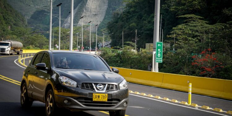Gobernadora del Meta celebra la reapertura del puente Naranjal