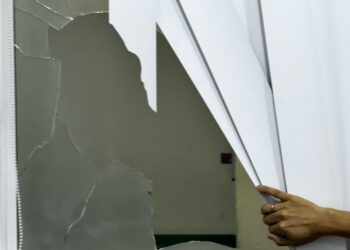 Paciente que esperaba atención médica, agrede verbalmente al personal del HORO y arremete contra las instalaciones