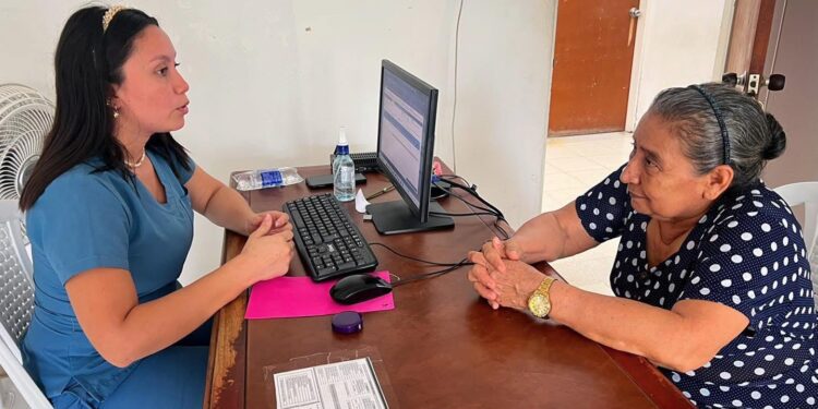 Éxito en la jornada de salud «Revolución Rosa» para mujeres triniteñas