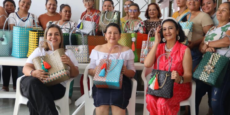 Aguazul impulsa el empoderamiento femenino con la graduación de 50 mujeres en artesanía y ofimática