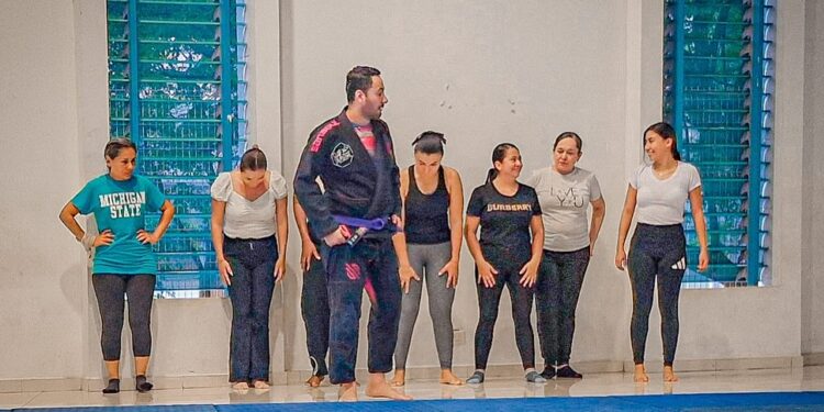 Fortaleciendo la confianza y seguridad de las mujeres: la Gestora Social Paula Ruíz apoya actividades de autocuidado