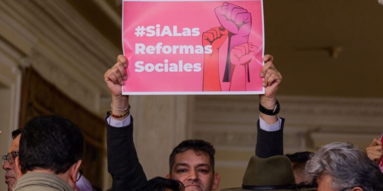 Gustavo Petro Anuncia Consulta Popular sobre Reformas Sociales en Colombia