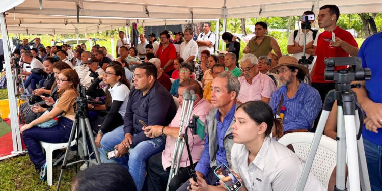 Alcalde Marco Tulio Ruiz lidera jornada de socialización del convenio interadministrativo 4052 de 2024 en Yopal