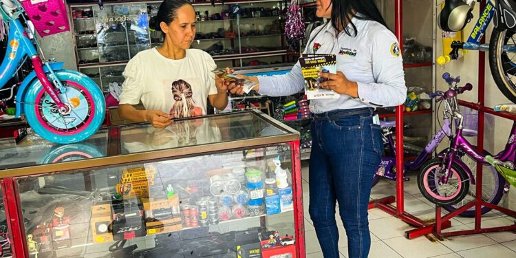 Campaña ‘Basta de Excusas, ni uno más’ llega a la central de abastos y al centro de Yopal para sensibilizar sobre seguridad vial