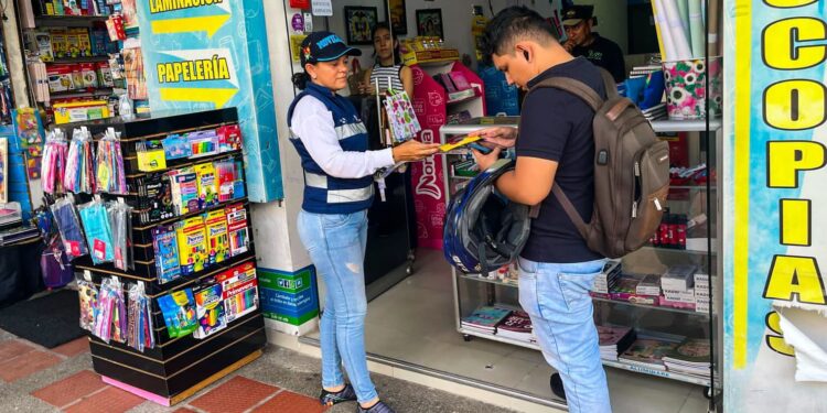 Campaña ‘Basta de Excusas, ni uno más’ llega a la central de abastos y al centro de Yopal para sensibilizar sobre seguridad vial