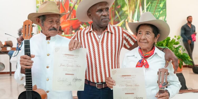 Homenaje a la Cultura Llanera Durante el Lanzamiento del Libro «De la Tradición y el Mito a la Literatura Llanera»