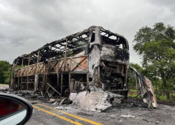 Bus Consumido por el Fuego en Casanare