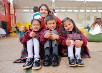 Campaña #AbrigandoHuellas lleva calzado y esperanza a niños de Paz de Río y Corrales
