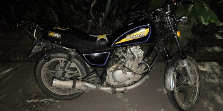 Abandonada motocicleta de asaltantes en Arauca