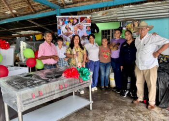 Ángel Humberto Martínez y su familia recibieron la dotación completa para fortalecer su unidad productiva familiar