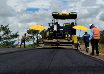 Gobernación continúa con instalación de carpeta asfáltica en la vía a Orocué