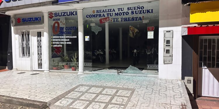 En Tame, acción terrorista contra establecimiento comercial