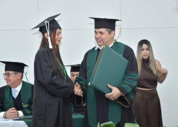 Unitrópico celebra a sus nuevos profesionales en emotiva ceremonia de grado